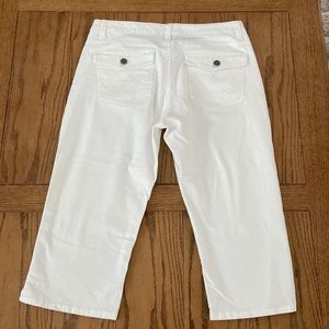 EUC~ LEE White Stretch Denim Capri Pants ~ Size 10 P